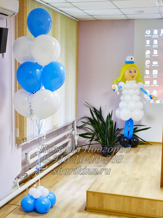 медсестра и фонтан из воздушных шаров на праздник